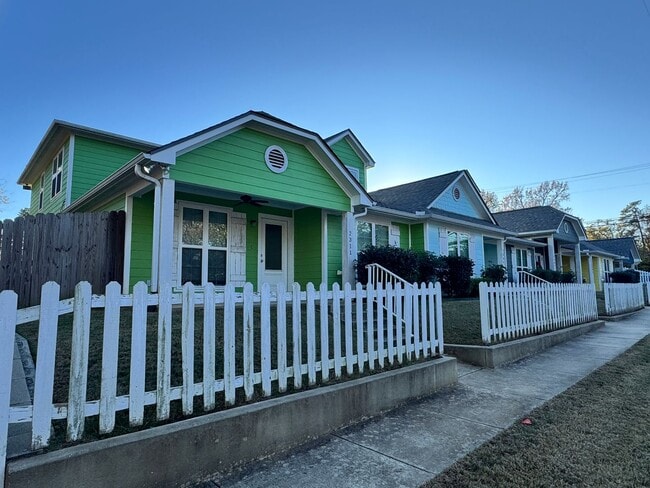 Primary Photo - 2311 Airline