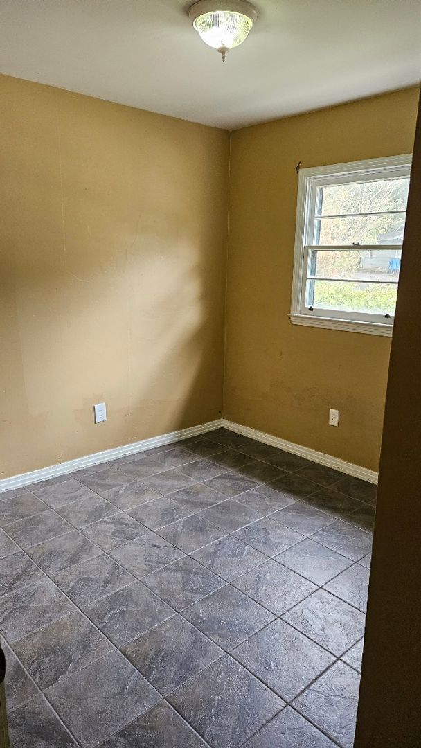 Building Photo - 3 bed 1 bath