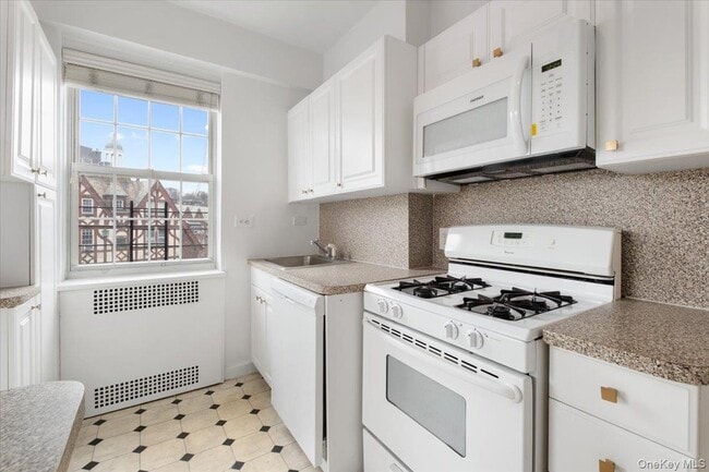 Building Photo - 45 Popham Rd