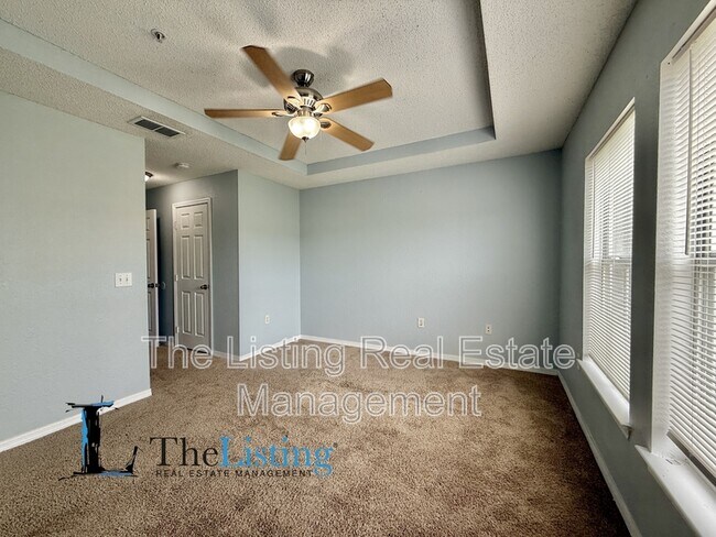 Building Photo - 18001 Richmond Pl Dr