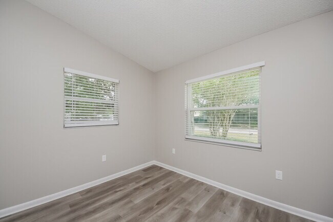 Building Photo - 204 Lily Pad Ln