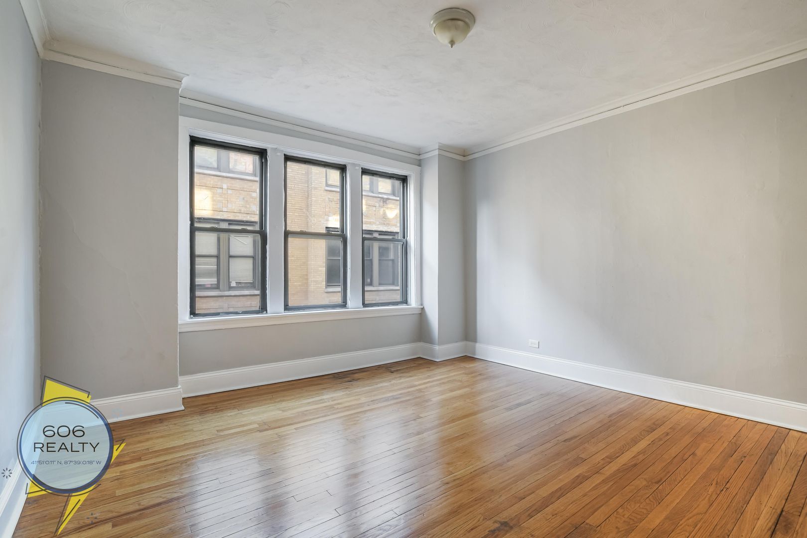 Building Photo - 1030 E Hyde Park Blvd