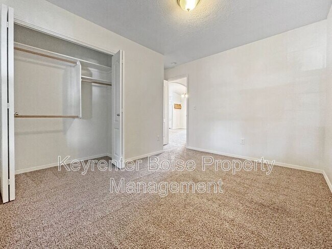 Building Photo - 741 N Ocean Ave