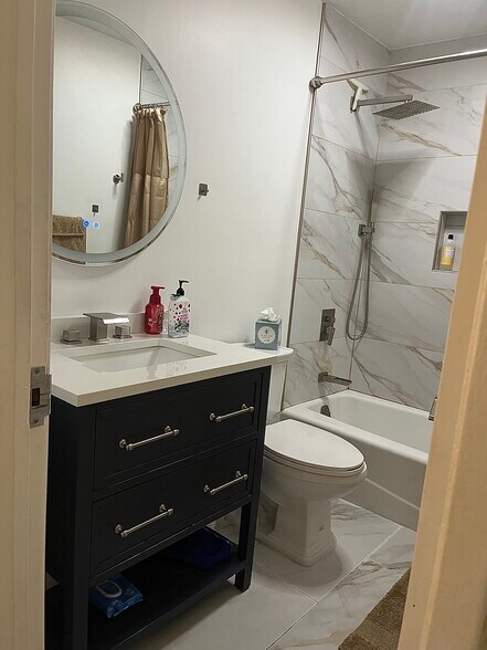 Building Photo - 5706 Fair Ave