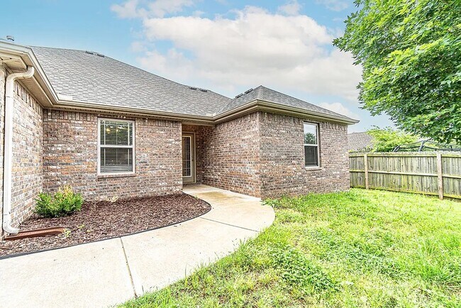 Building Photo - 3104 SW Featherston Rd