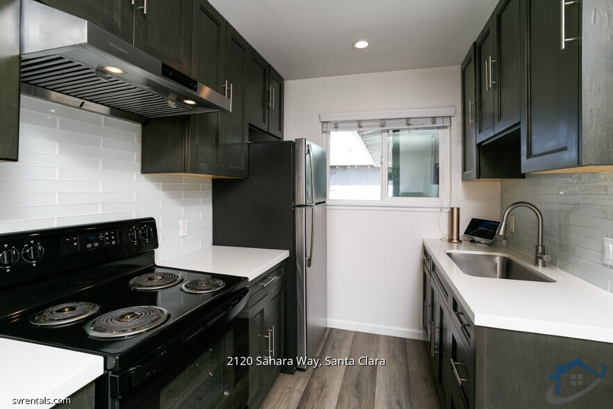 Building Photo - 2120 Sahara Way