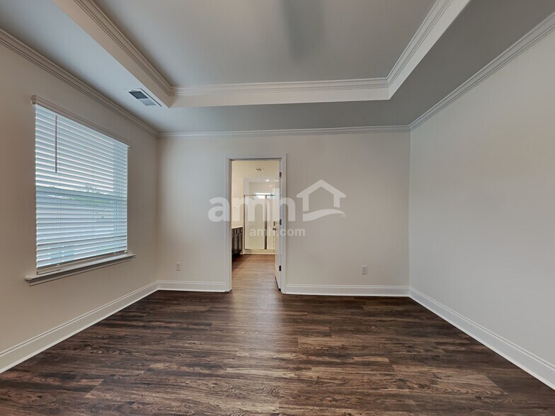Building Photo - 116 Thatchet Dr