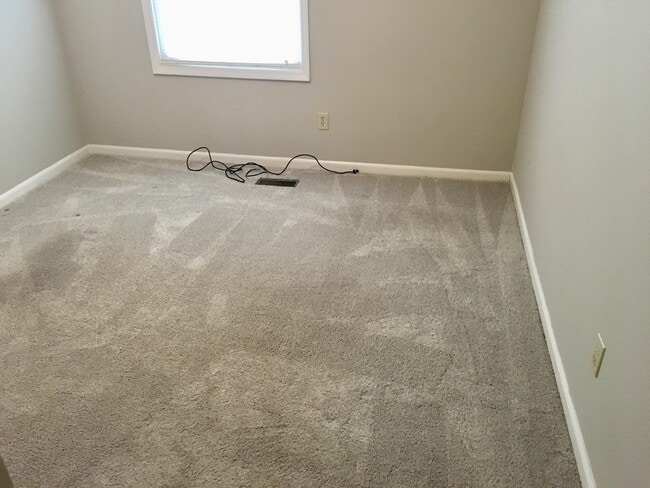 Building Photo - End Unit Town Home For Rent