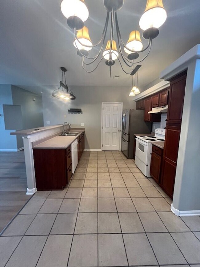 Building Photo - 3 Bedroom, 2 Bath home located conveniently in the Hamburg area!