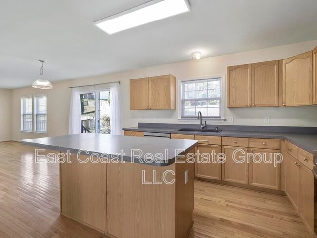 Building Photo - 125 Amelia Dr