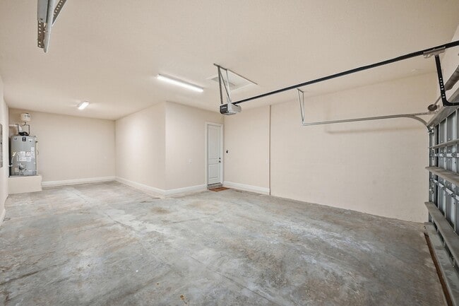 Building Photo - 9334 Crestview Cir