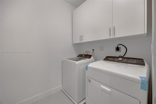 Building Photo - 156 SW 171st Ln