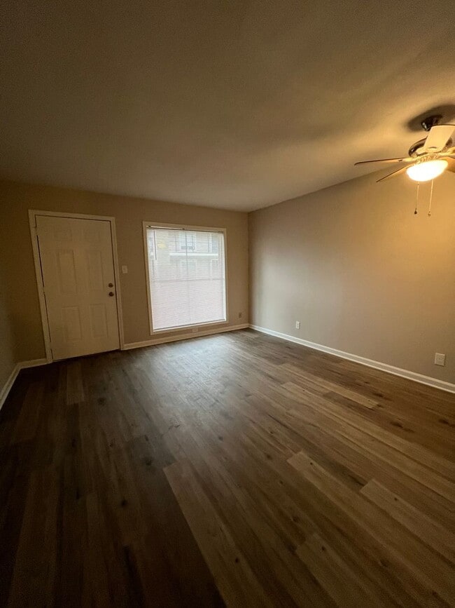 Building Photo - 1 Bedroom 1 Bath Remodeled Apartment