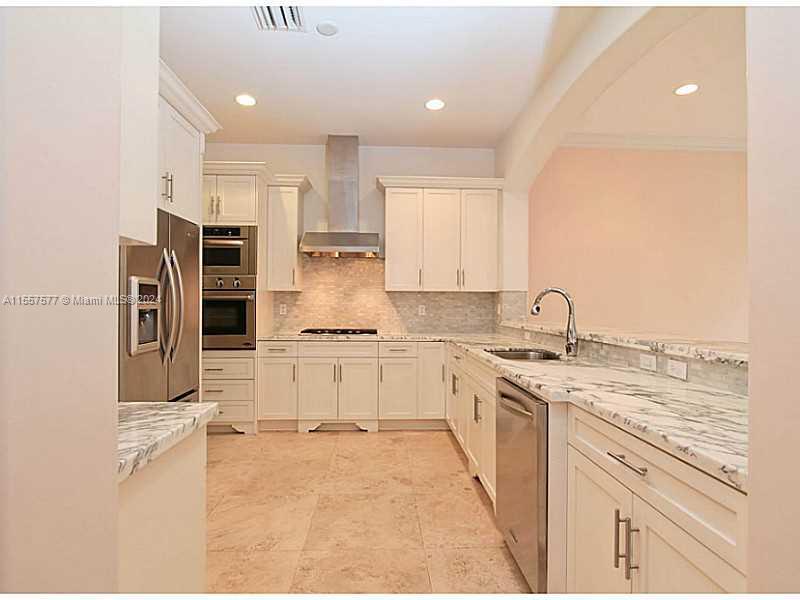 Building Photo - 10170 SW 75th Pl
