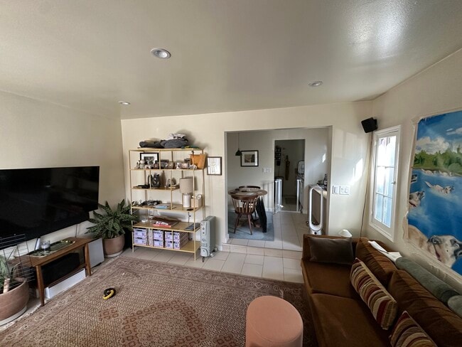 Building Photo - 2905 Reservoir St