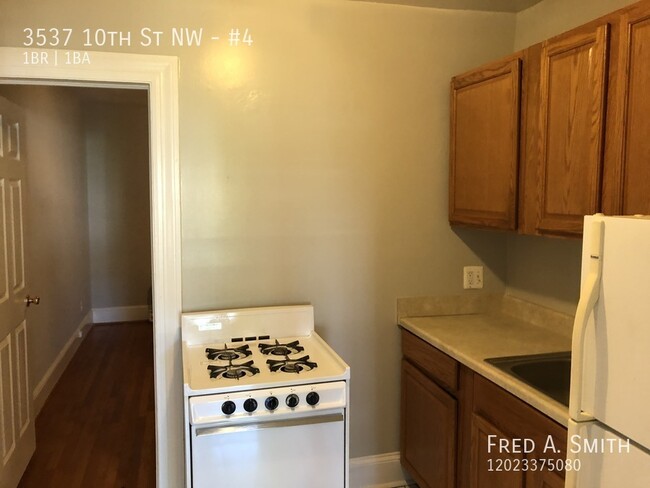 Building Photo - 1BR + Den Apartment in Columbia Heights Av...