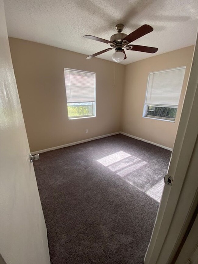 Building Photo - 3 Bed 1 Bath Home With Washer Dryer Hook U...