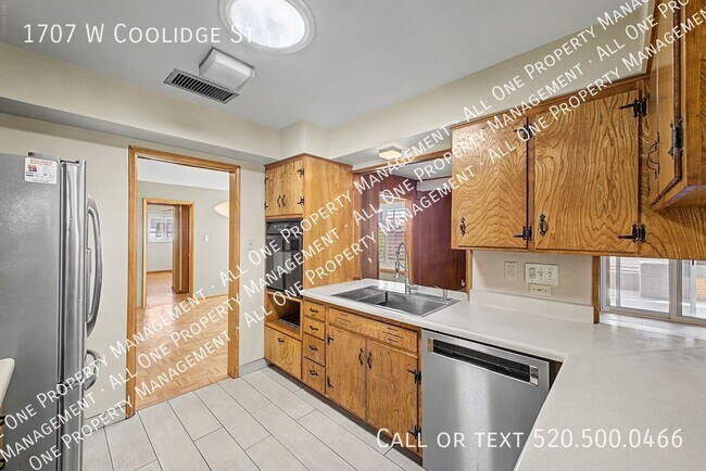 Building Photo - 1707 W Coolidge St