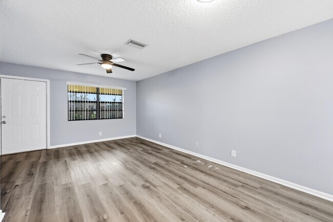 Building Photo - 1565 W 28th St