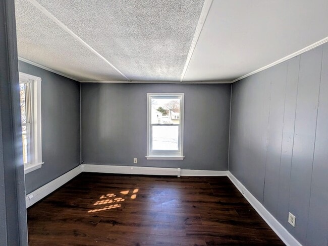 Building Photo - 13-15 Walnut Street Unit 3