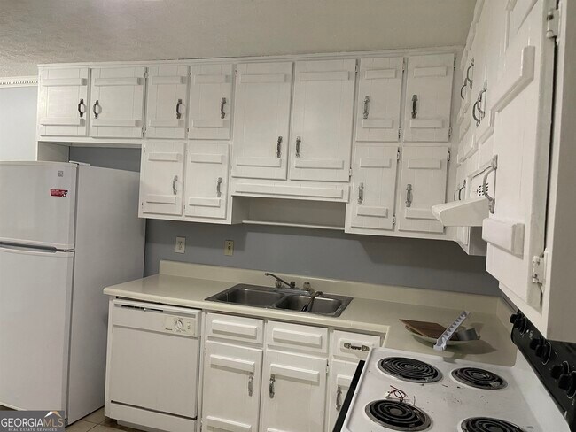 Building Photo - 150 Hunters Ln