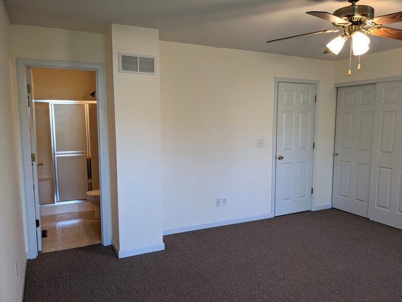 Building Photo - 1031 Arlington Ct