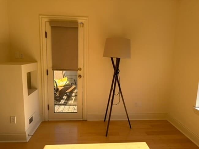 Building Photo - Epic REA- Serene 2 BR/1 BA Flat w/Private Deck & Yard in Lone Mountain