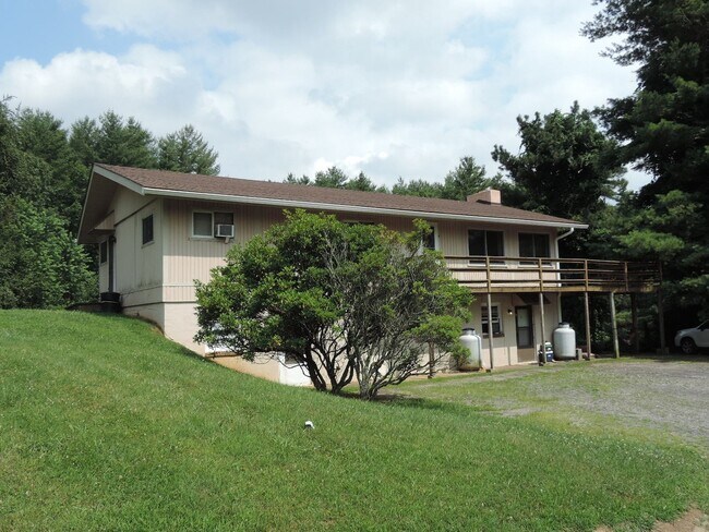 Building Photo - 109 Forest Lake Ln