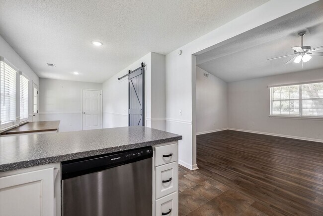 Building Photo - Updated 3BR Home with Fenced Yard in the H...