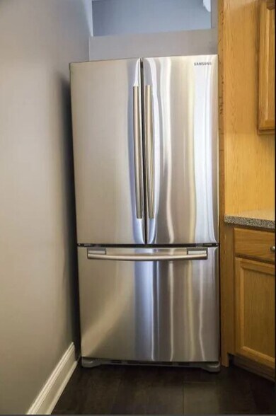 Building Photo - 304 Queen Victoria Way