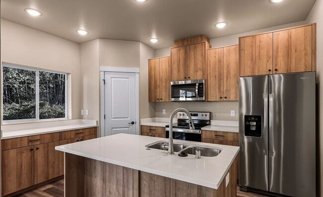 Building Photo - Welcome to the Ridge! 3 Bedroom Home for R...