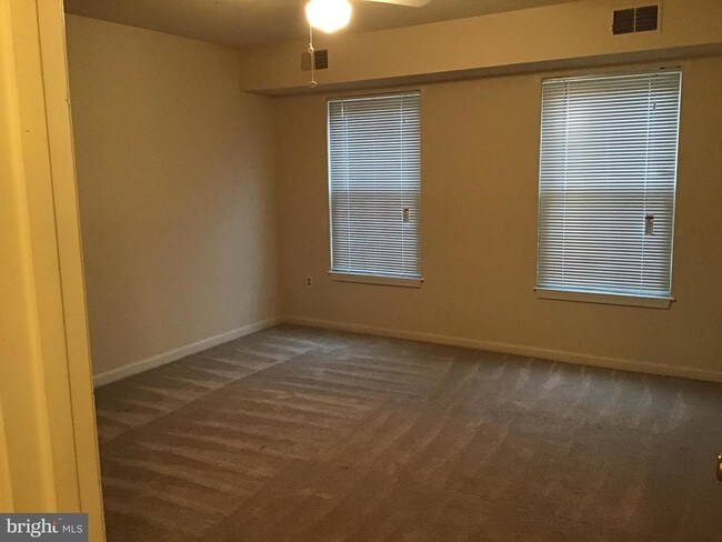 Building Photo - 8961 Town Center Cir