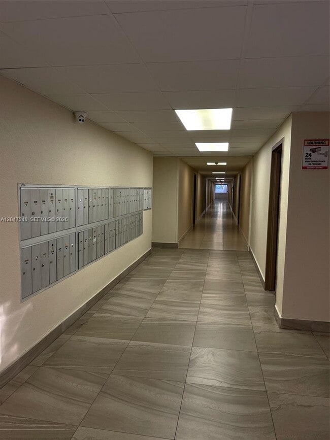 Building Photo - 6950 Miami Gardens Dr