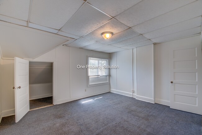 Building Photo - 330 Bridge St