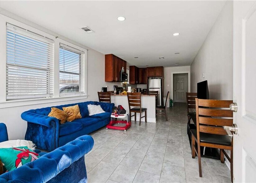 Building Photo - 413 Avenue J