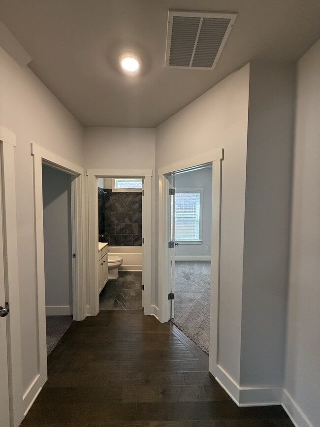 Building Photo - 22 Desert Oak Ct SW