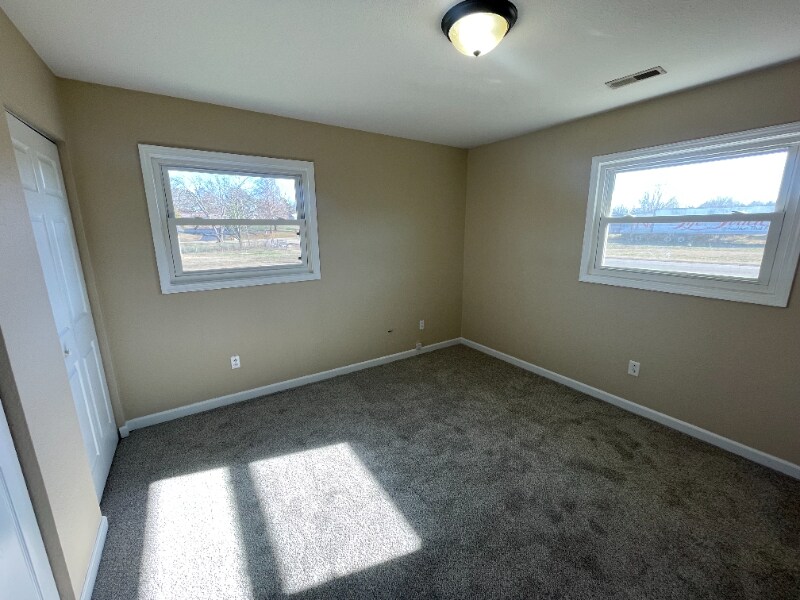 Building Photo - 112 Eric St