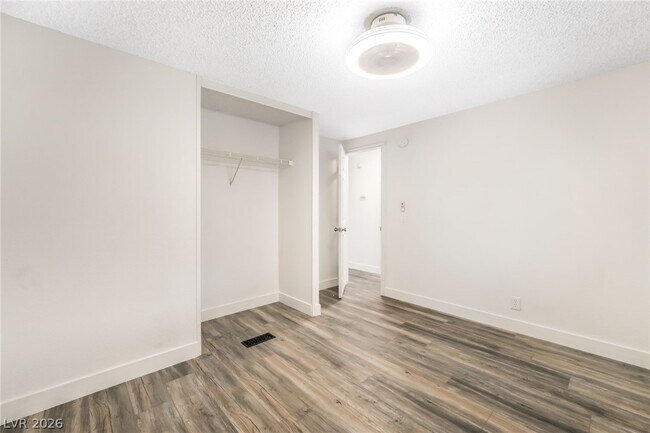 Building Photo - 603 Diamond Dr