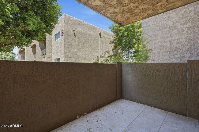 Building Photo - 5525 E Thomas Rd