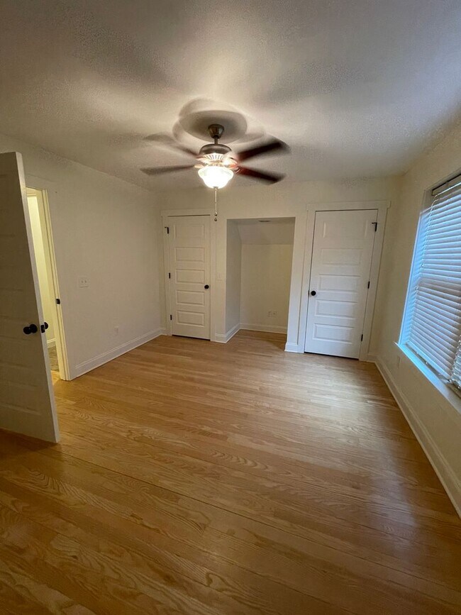 Building Photo - Super Convenient Kenilworth Location! 3 Bedrooms, 2 Bathrooms