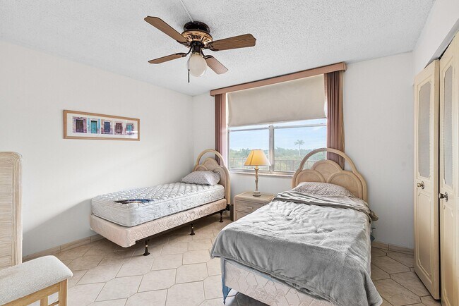 Building Photo - 14623 Bonaire Blvd