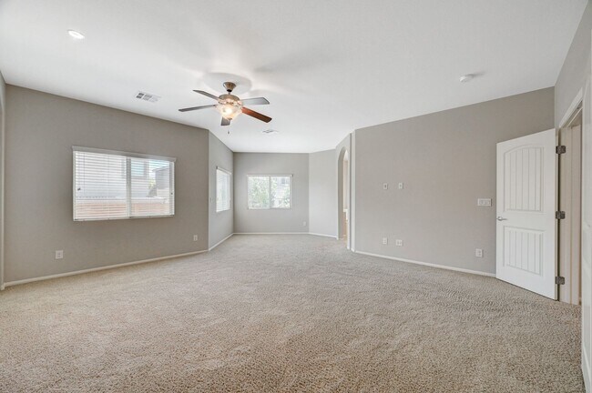 Building Photo - Beautiful DR Horton Home in Centennial Hil...