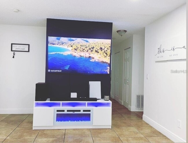 Building Photo - 11331 Cardiff Dr