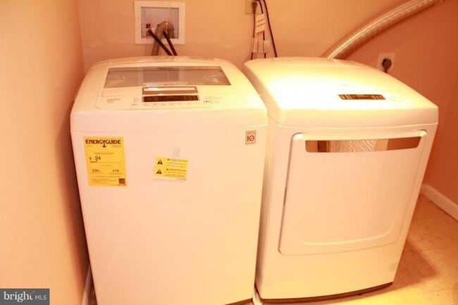 Building Photo - 18717 Flower Hill Way