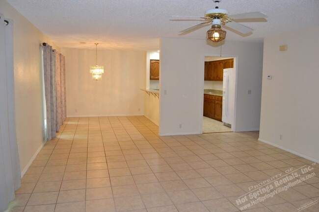 Building Photo - West Gate Area | Townhome | Unfurnished