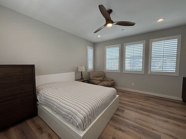 Building Photo - Updated 4 Bedroom 3.5 bath Condo located i...