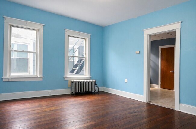 Building Photo - 272 Main St