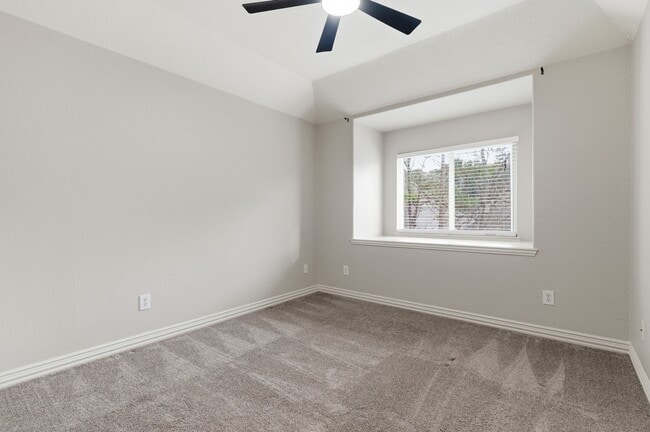 Building Photo - 414 Woodpecker Forest Ln