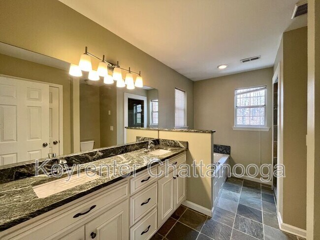 Building Photo - 6528 Harbor View Dr