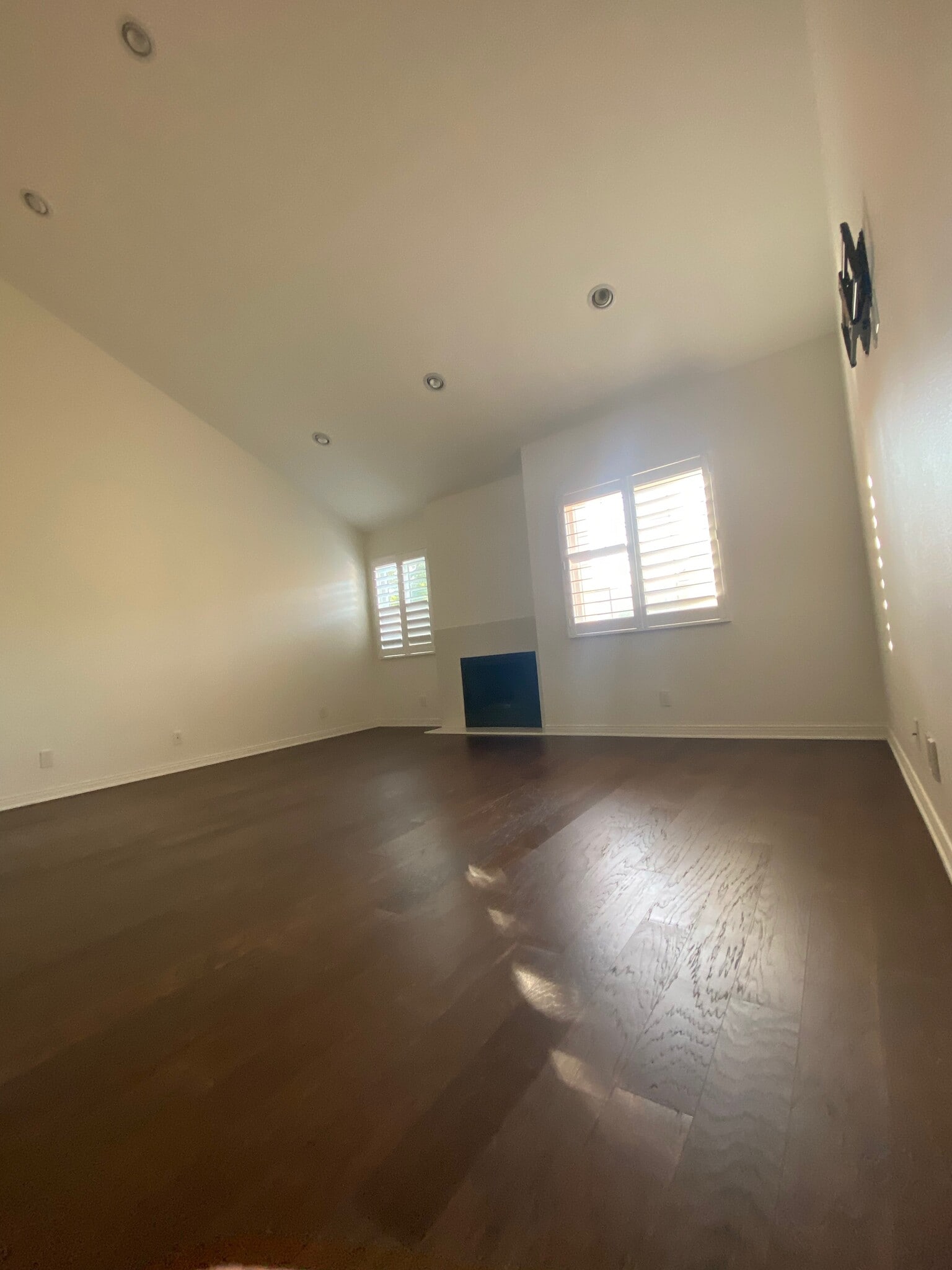 Building Photo - 5200 White Oak Ave